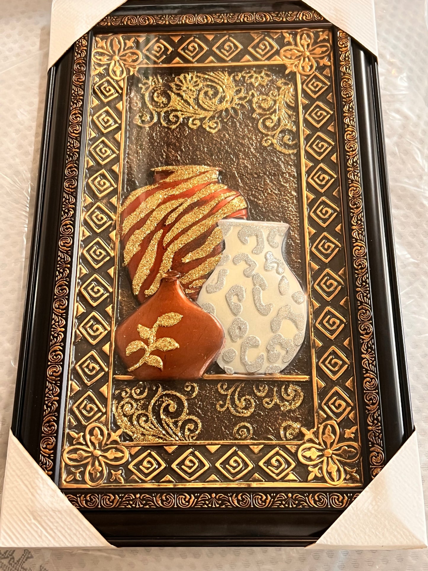 GOLD/ RED WHITE VASE ART